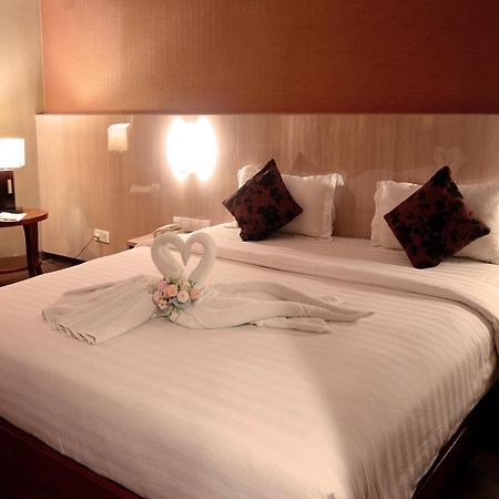 Grand Hatika Hotel Tanjung Pandan Exterior photo