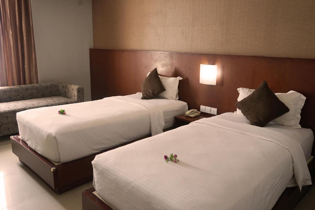 Grand Hatika Hotel Tanjung Pandan Exterior photo