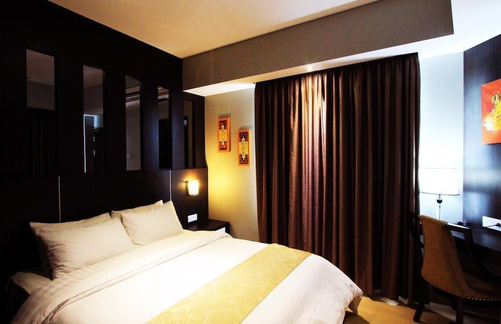 Grand Hatika Hotel Tanjung Pandan Exterior photo