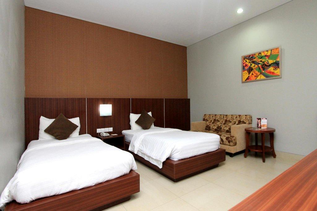 Grand Hatika Hotel Tanjung Pandan Exterior photo