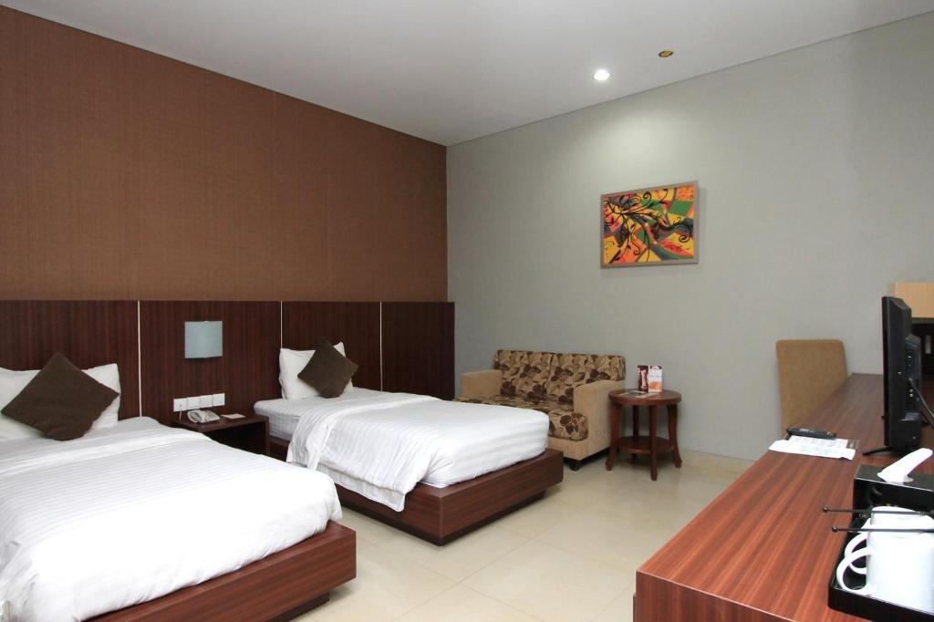 Grand Hatika Hotel Tanjung Pandan Exterior photo