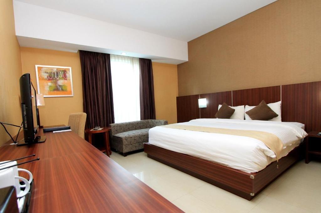 Grand Hatika Hotel Tanjung Pandan Exterior photo
