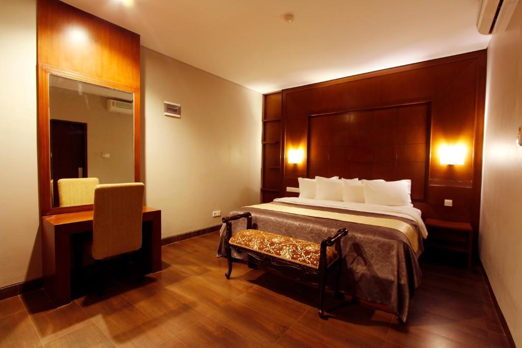 Grand Hatika Hotel Tanjung Pandan Exterior photo