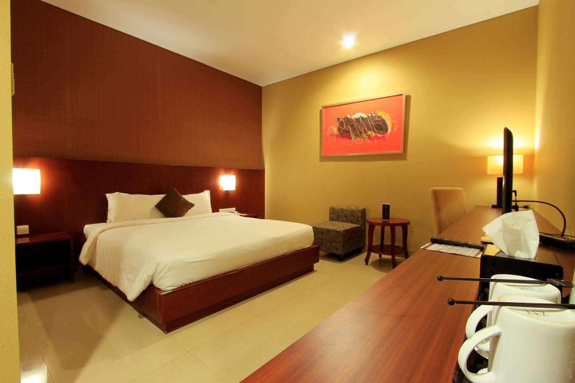 Grand Hatika Hotel Tanjung Pandan Exterior photo