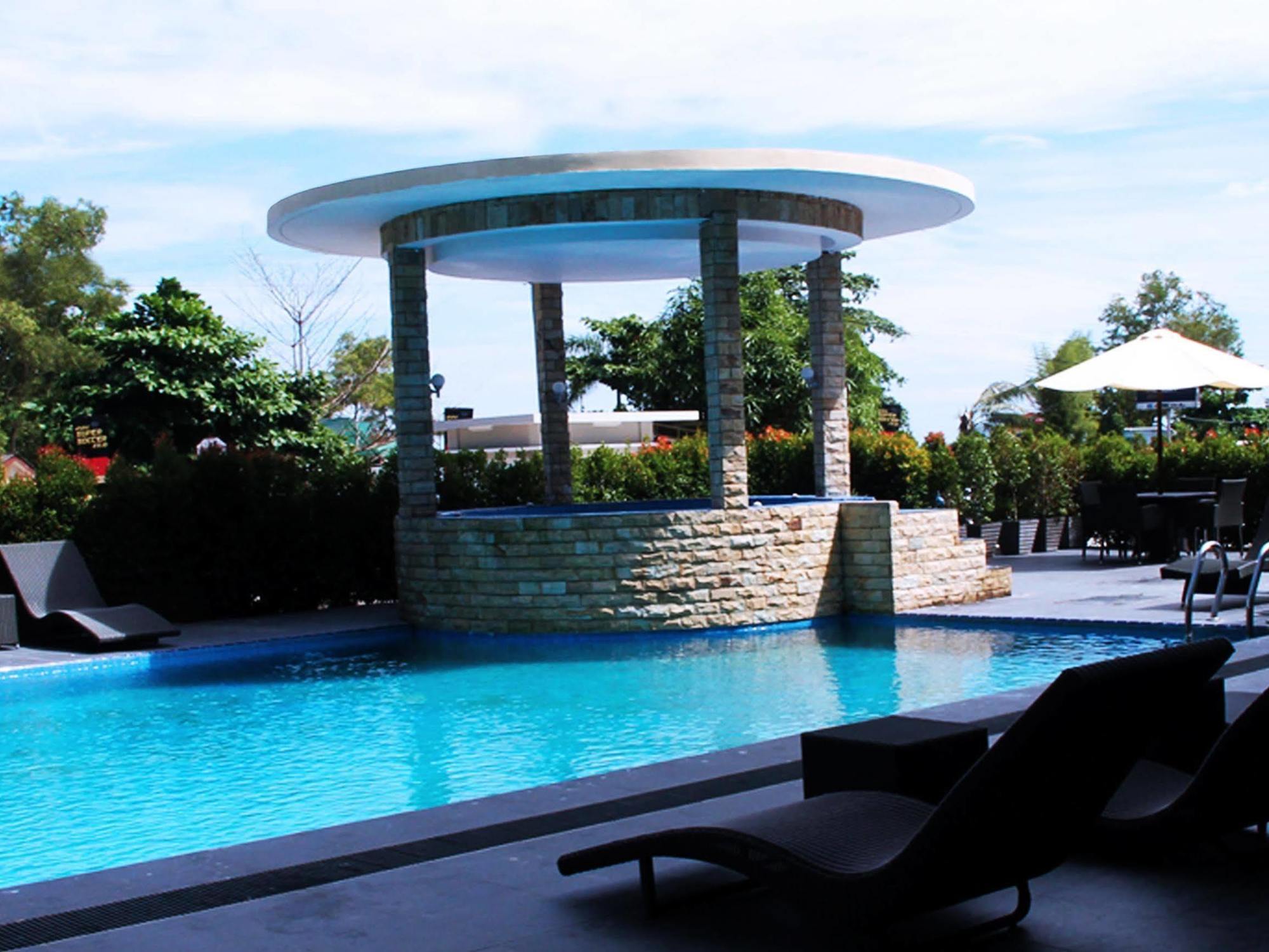 Grand Hatika Hotel Tanjung Pandan Exterior photo