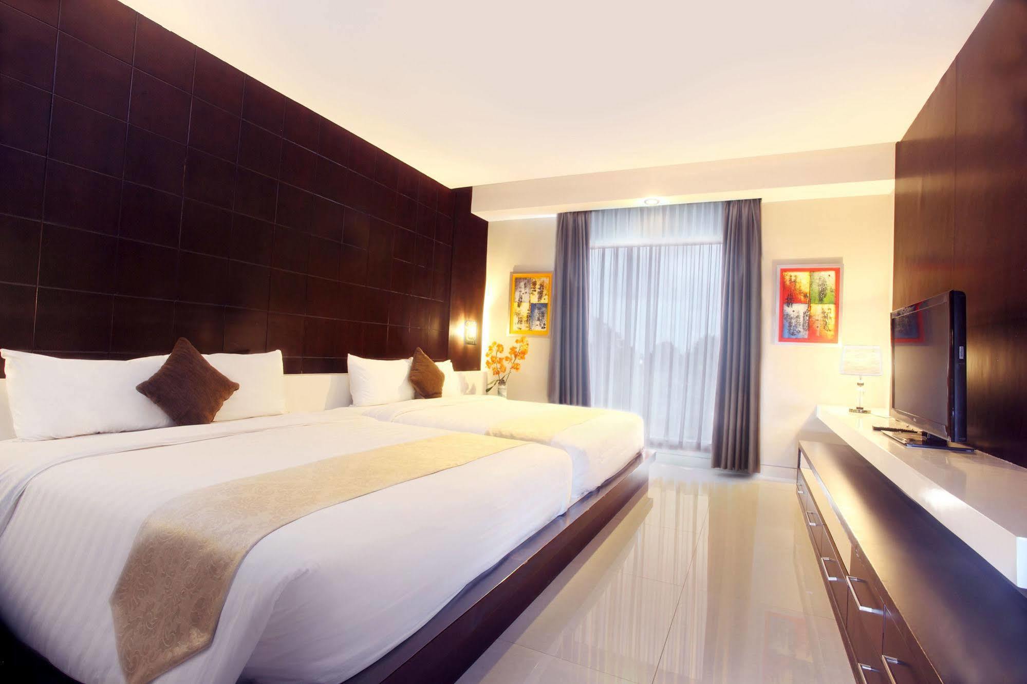 Grand Hatika Hotel Tanjung Pandan Exterior photo