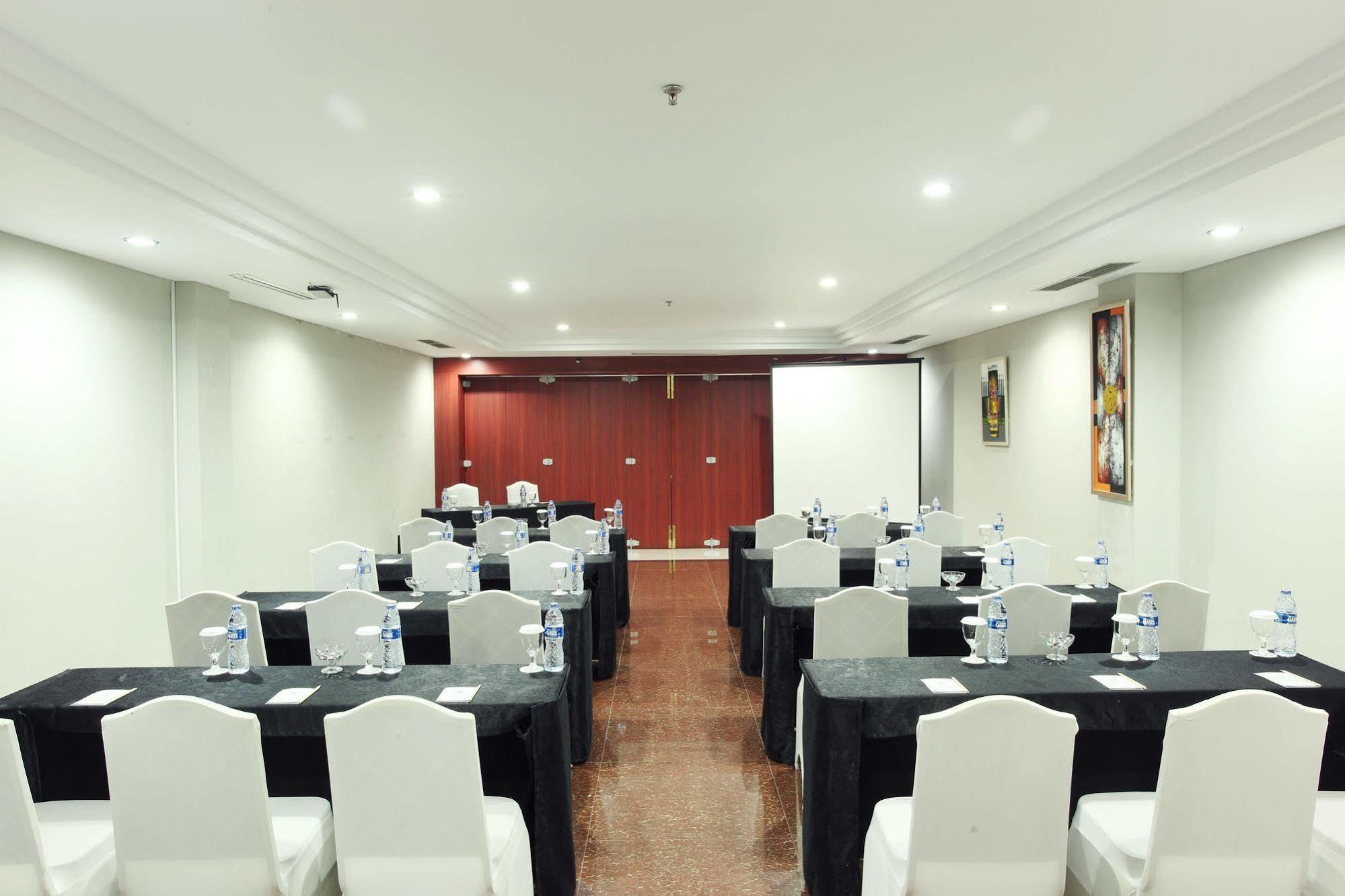 Grand Hatika Hotel Tanjung Pandan Exterior photo