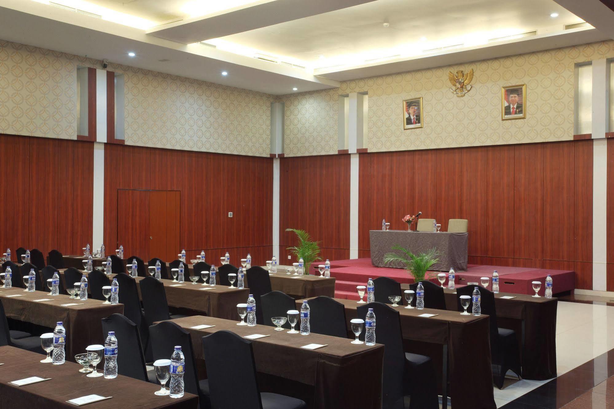 Grand Hatika Hotel Tanjung Pandan Exterior photo