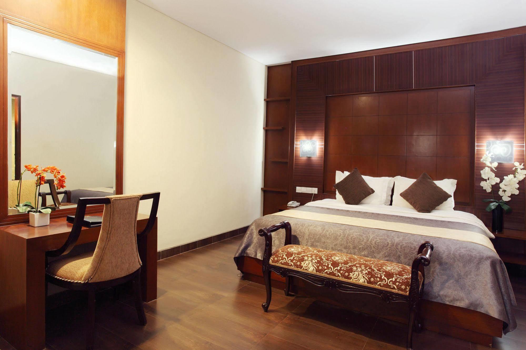 Grand Hatika Hotel Tanjung Pandan Exterior photo