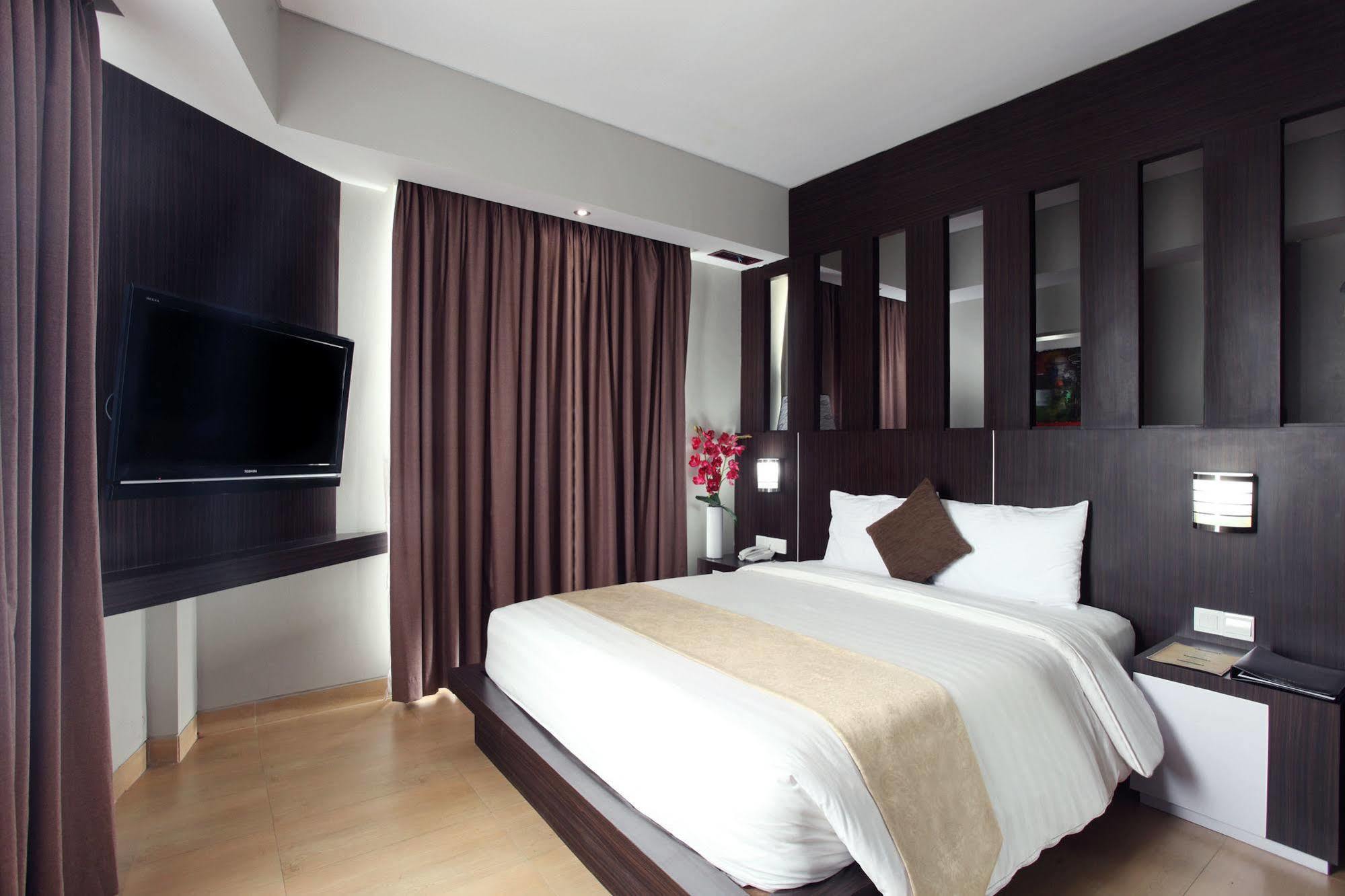 Grand Hatika Hotel Tanjung Pandan Exterior photo