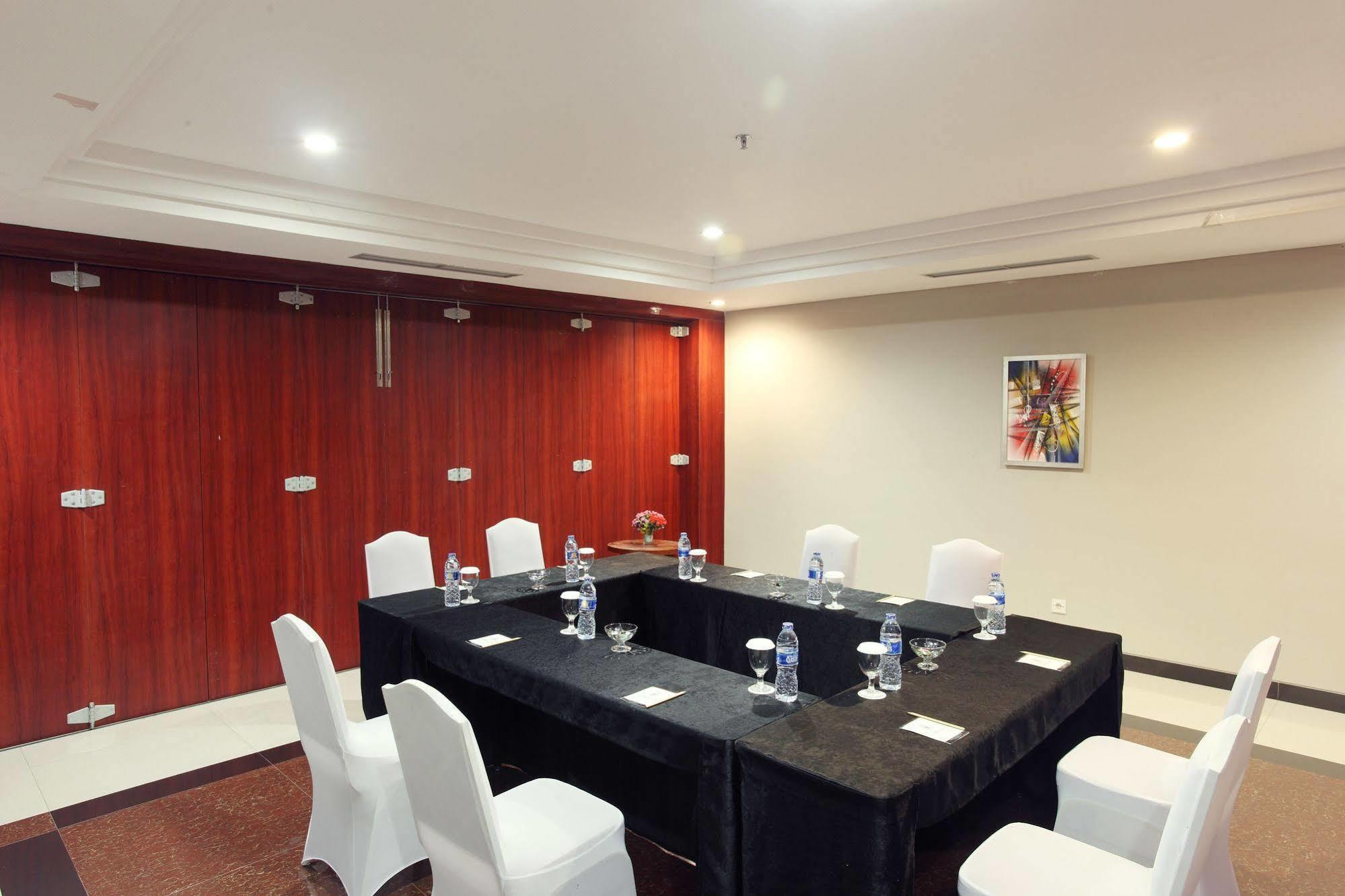 Grand Hatika Hotel Tanjung Pandan Exterior photo