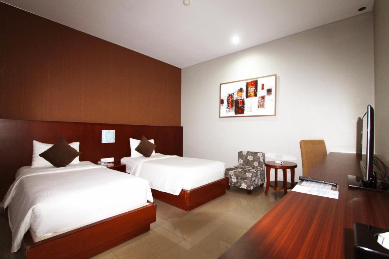 Grand Hatika Hotel Tanjung Pandan Exterior photo