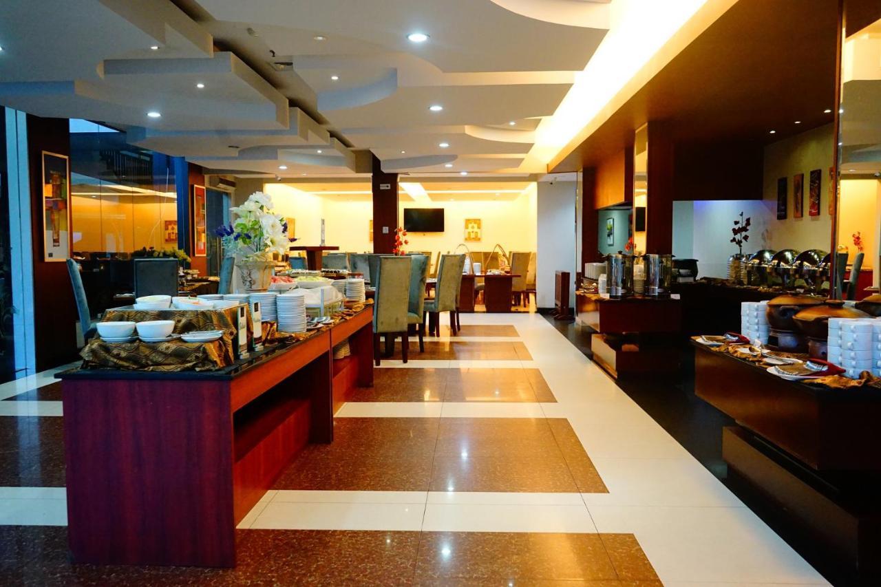 Grand Hatika Hotel Tanjung Pandan Exterior photo