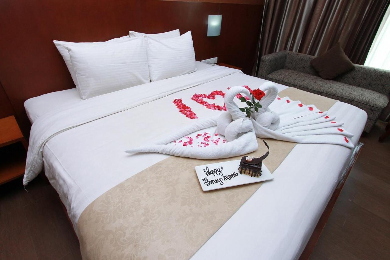 Grand Hatika Hotel Tanjung Pandan Exterior photo