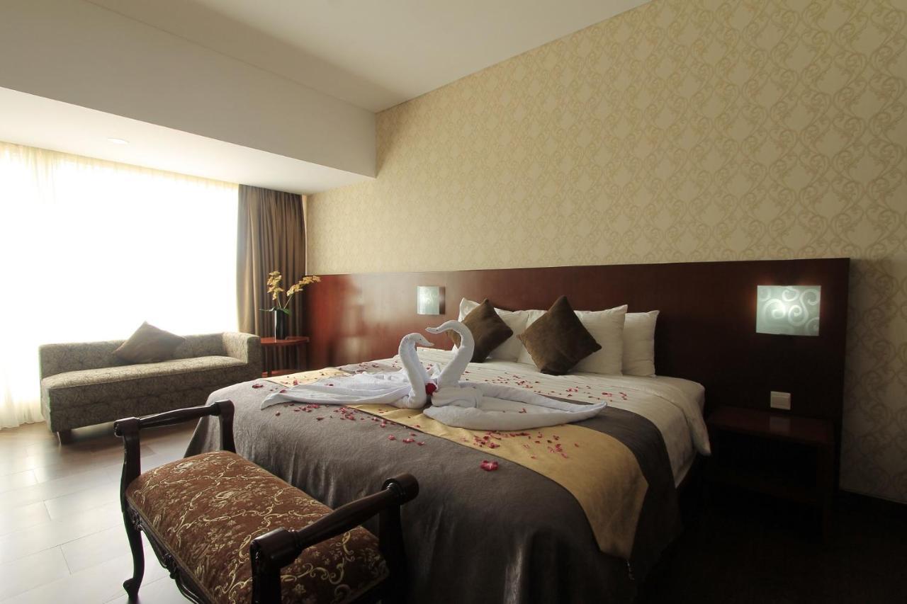 Grand Hatika Hotel Tanjung Pandan Exterior photo