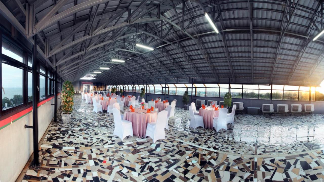 Grand Hatika Hotel Tanjung Pandan Exterior photo