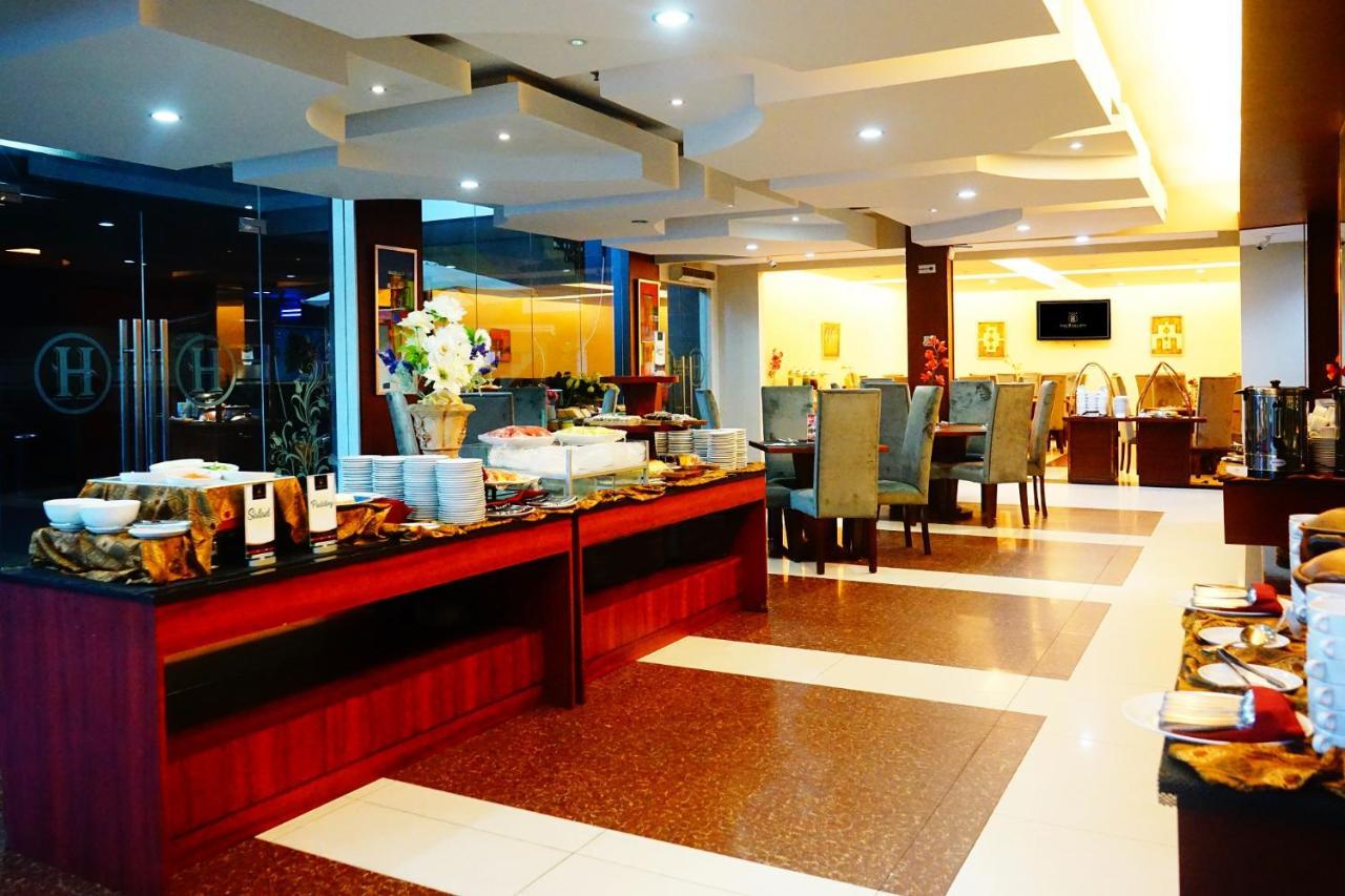 Grand Hatika Hotel Tanjung Pandan Exterior photo