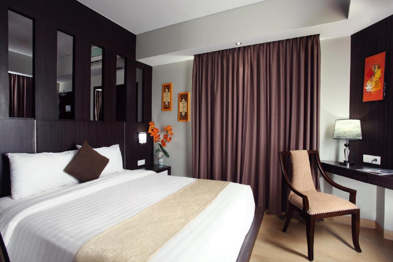 Grand Hatika Hotel Tanjung Pandan Exterior photo