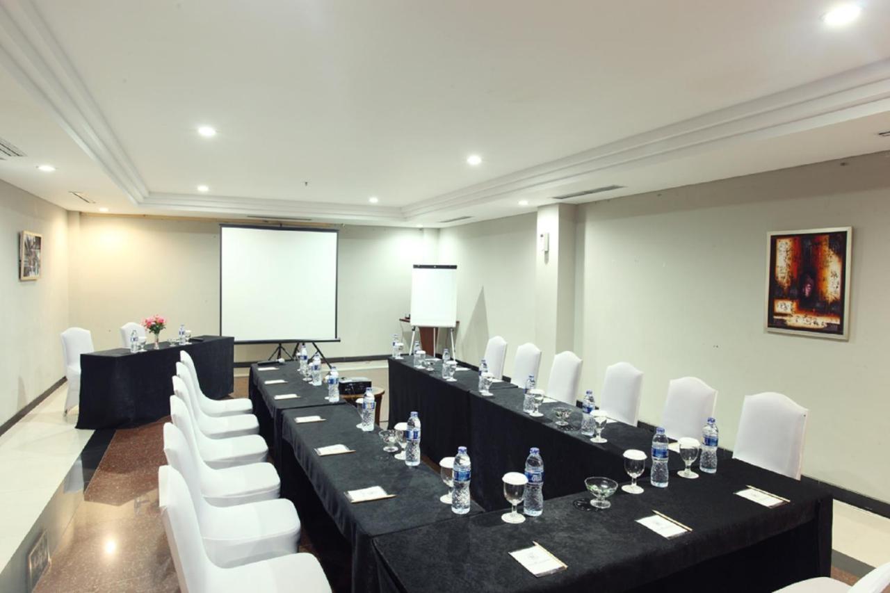 Grand Hatika Hotel Tanjung Pandan Exterior photo